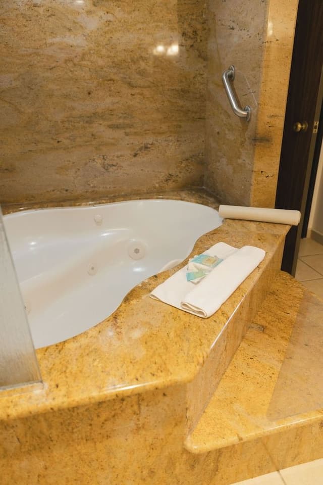 Corner Grand Suite, 1 King Bed