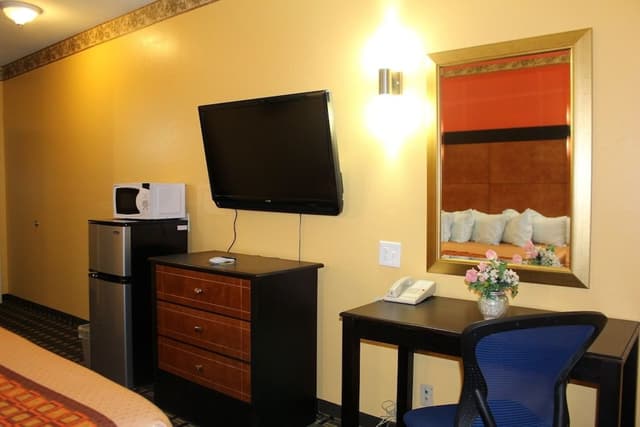 Standard Room, 1 King Bed