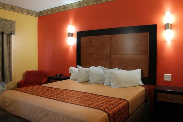 Standard Room, 1 King Bed
