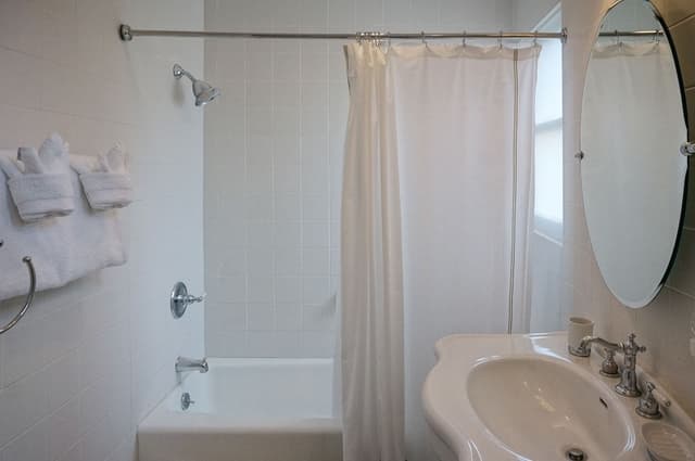 Deluxe Studio, 1 King Bed, Kitchen (116A)