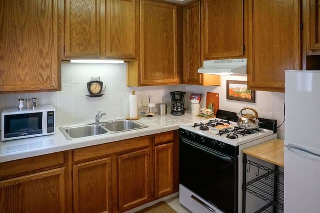Deluxe Studio, 1 King Bed, Kitchen (116A)