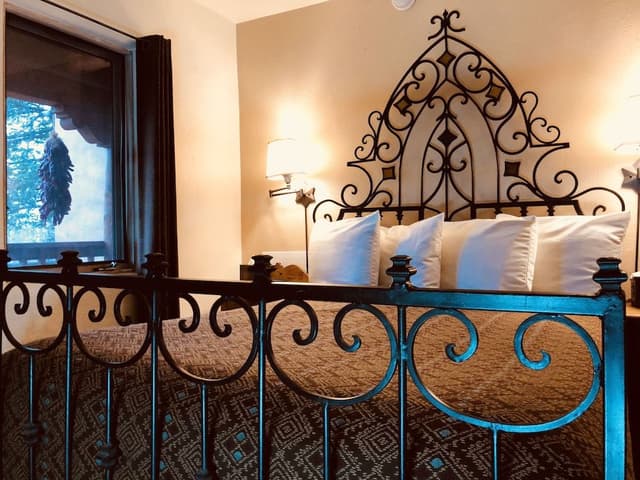 Traditional Room, 1 Queen Bed (Cowgirl Room - Queen Bed)