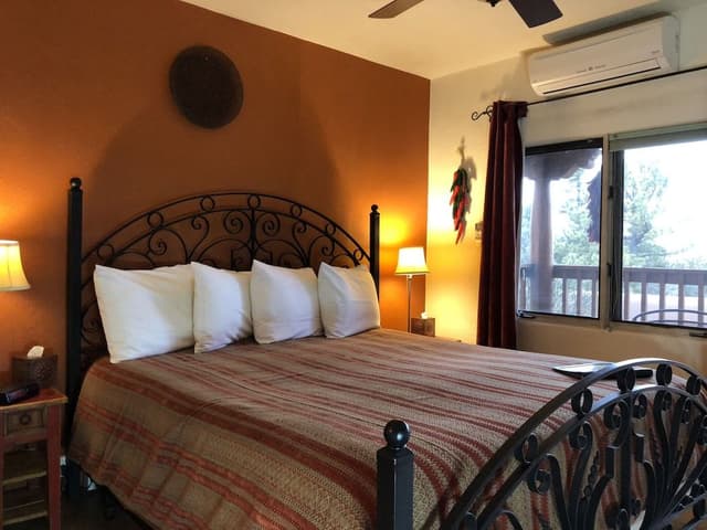 Traditional Room, 1 King Bed