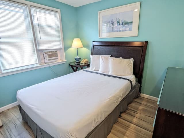 Economy Room, 1 Double Bed, Refrigerator & Microwave