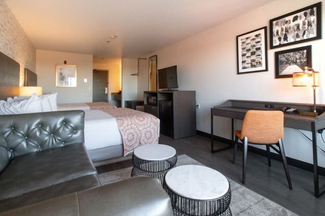 2 Queen Suite