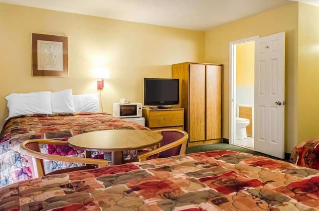 Double Room, 2 Queen Beds, Non Smoking