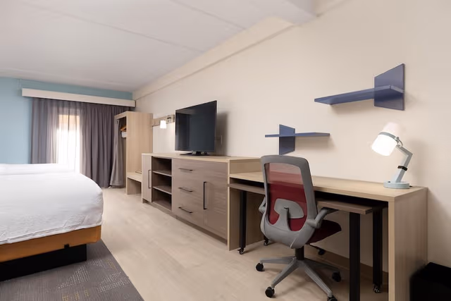 Studio, 2 Queen Beds, Accessible (Mobility & Hearing, Roll-in Shower)