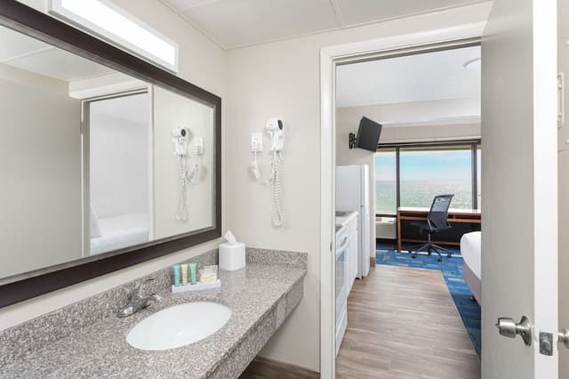 Three Queen Suite Beachfront with Kitchen