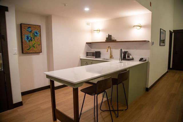 Suite, 1 King Bed, Non Smoking (Garden View, Wet Bar)