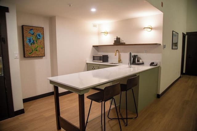 Suite, 1 King Bed, Non Smoking (Golf View, Wet Bar)