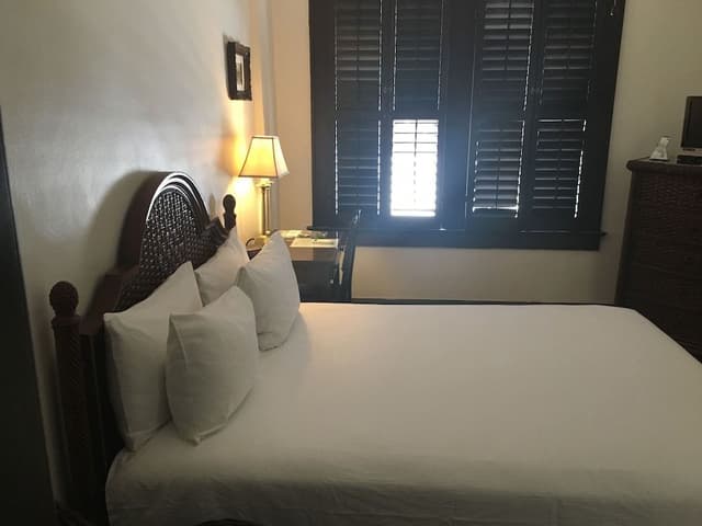 Standard Room, 1 Queen Bed