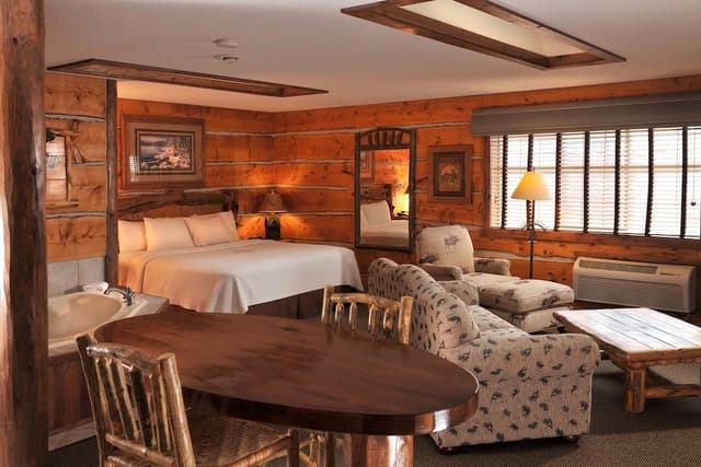 Theme Suite with Whirlpool