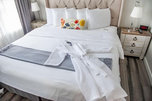 Elite Suite, 1 King Bed, Patio