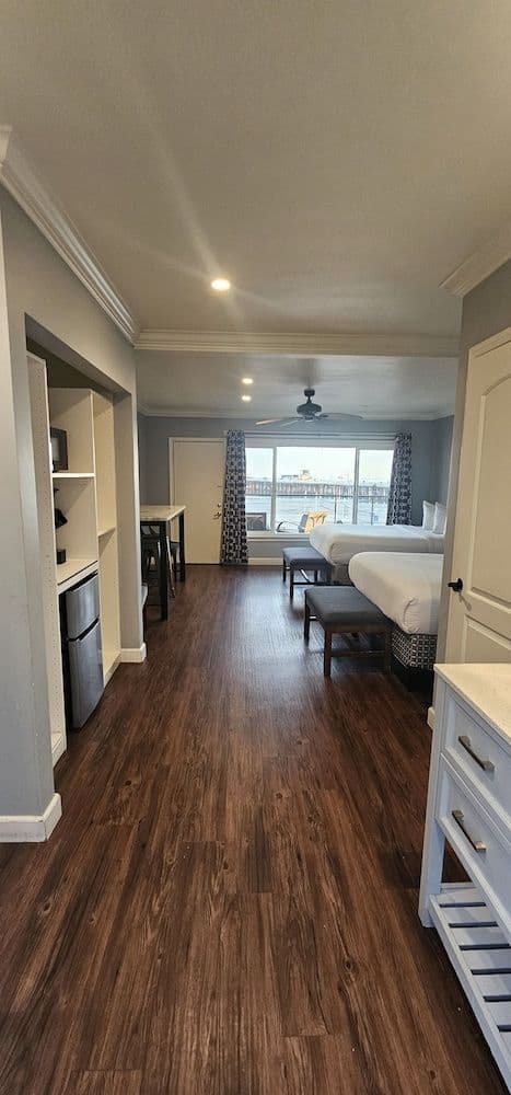 Ocean Front, Two Queen Beds, Shared Balcony