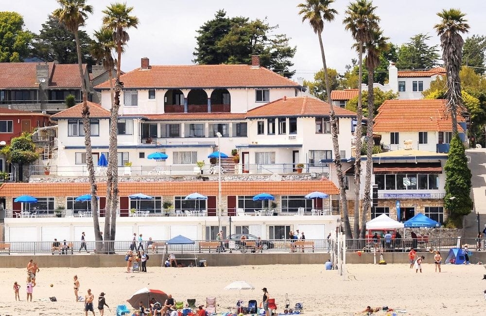 Casablanca Inn On The Beach4