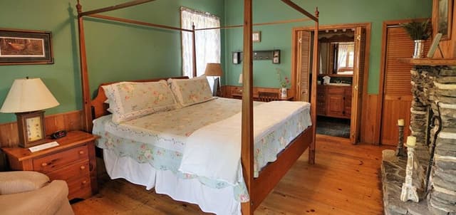 Deluxe Room, 1 King Bed, Garden View