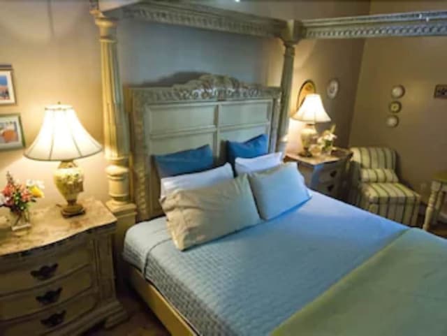 Deluxe Room, 1 King Bed, Garden View