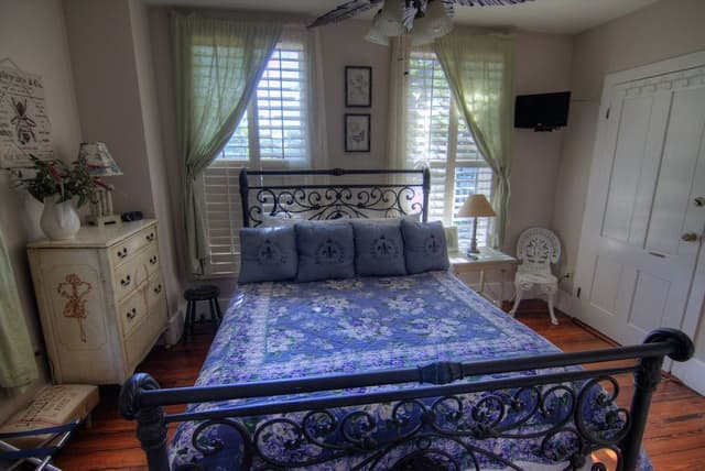 Standard Room, 1 Queen Bed