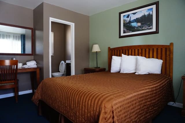 Standard Room, 1 Queen Bed