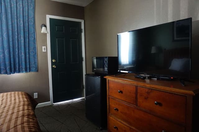 Standard Room, 1 Queen Bed