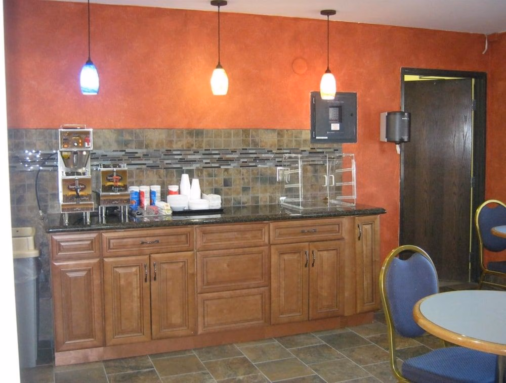 Americas Best Value Inn-Burnsville3