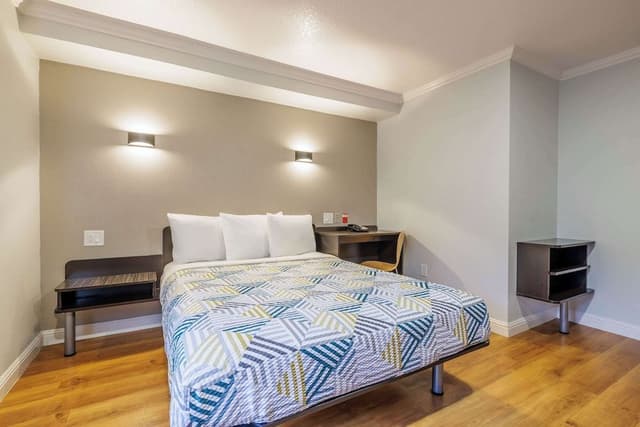 Standard Room, 1 Queen Bed, Accessible, Non Smoking