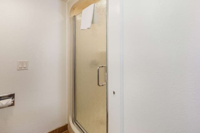 Deluxe Room, 1 Queen Bed, Accessible, Non Smoking