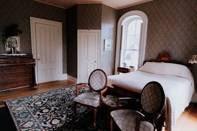Superior Double Room, Ensuite, Courtyard View (Generals Room)