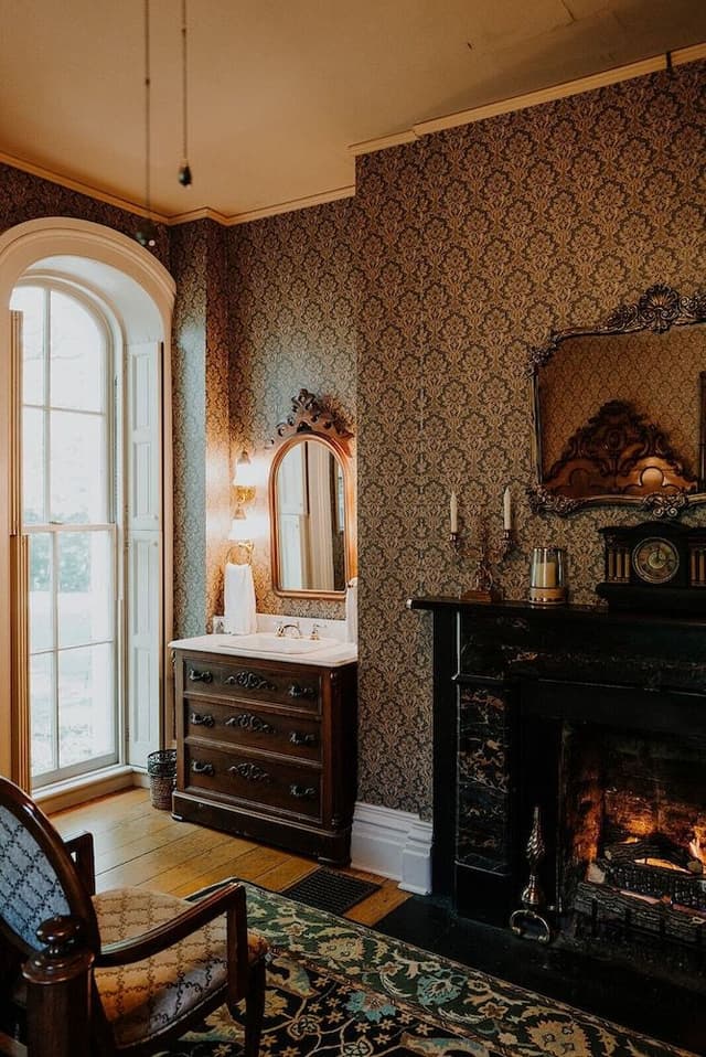 Superior Double Room, Ensuite, Courtyard View (Generals Room)