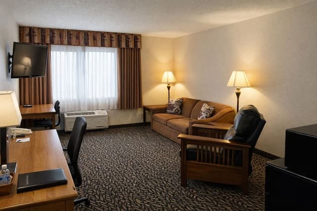 Family Suite-King Bed & Pull-Out Sofa Smoking