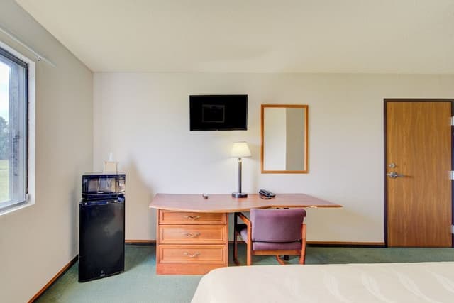 Queen Bed Accessible Non-Smoking