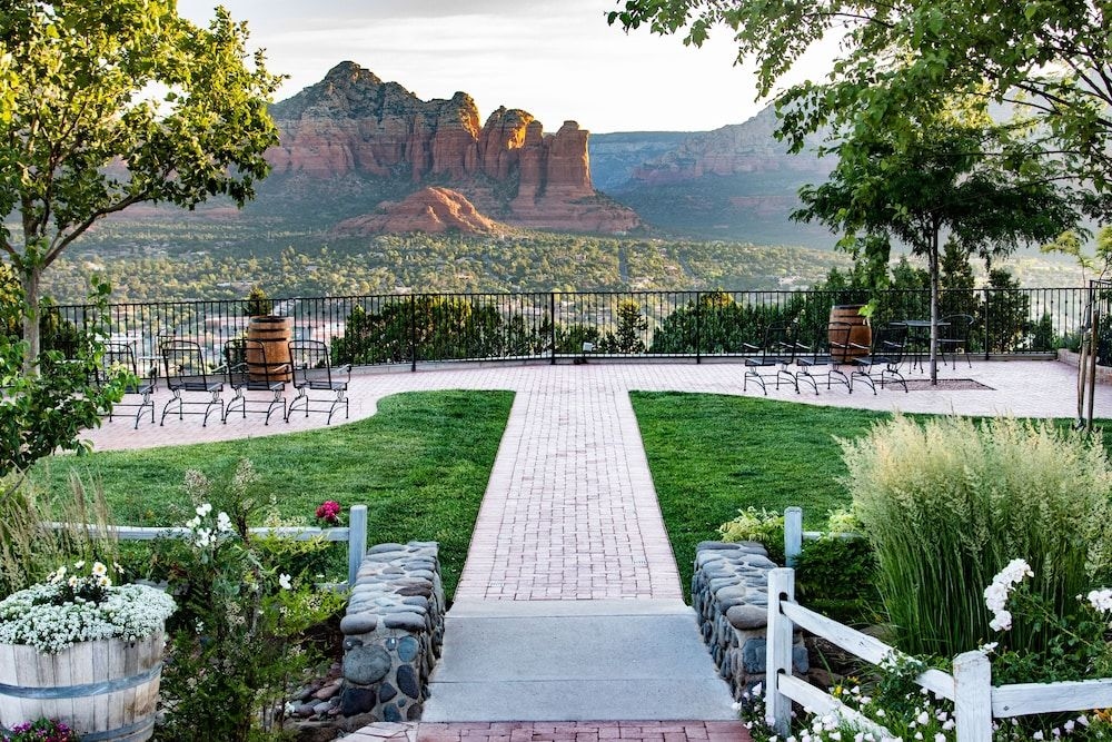 Sky Ranch Lodge3
