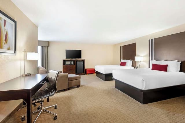 Executive Room, 2 Queen Beds, Non Smoking, Refrigerator & Microwave (with Sofabed)