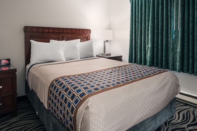 Suite, 1 Queen Bed, Kitchen