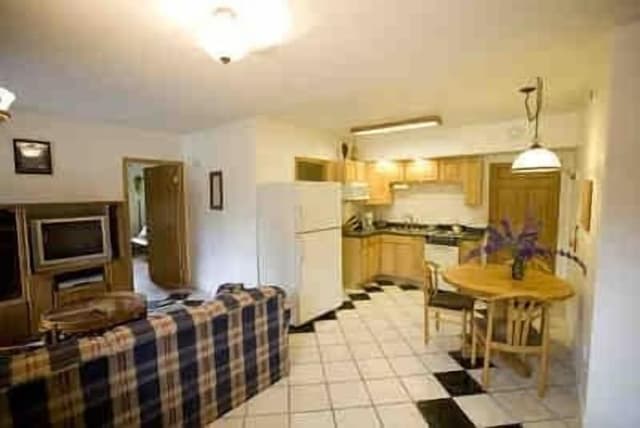Superior Suite, 1 King Bed, Jetted Tub
