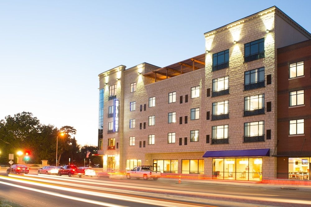 The Bluemont Hotel4