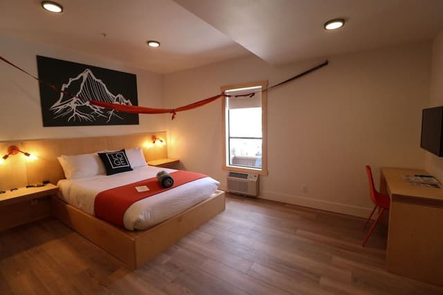 Single Queen Suite - Downtown