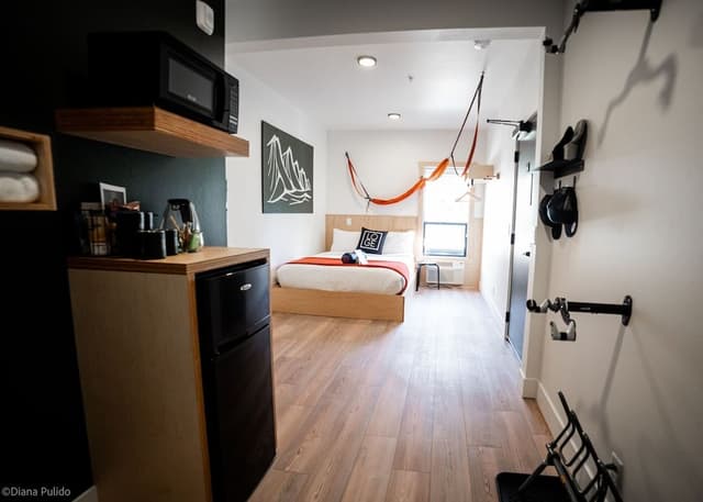 ADA Single Queen with Shared Bath - Downtown
