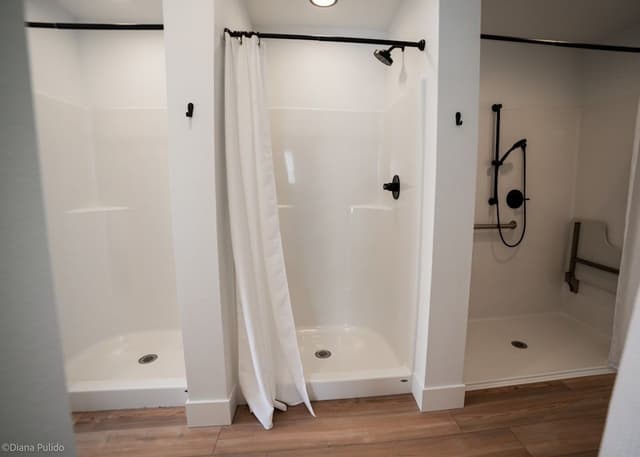ADA Single Queen with Shared Bath - Downtown