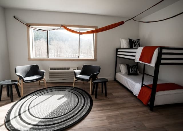 ADA Single King with Bunk Beds - Downtown