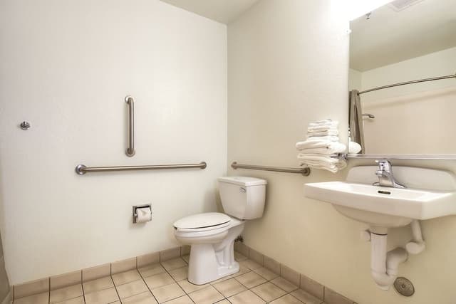 Standard Room, 1 Queen Bed, Accessible, Non Smoking