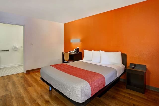 Standard Room, 1 Queen Bed, Accessible, Non Smoking