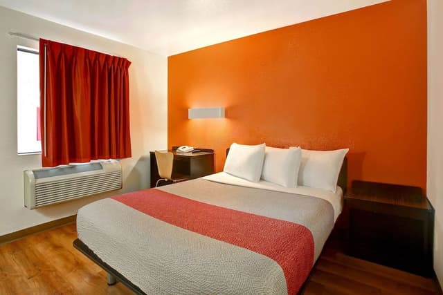 Standard Room, 1 Queen Bed, Accessible, Non Smoking