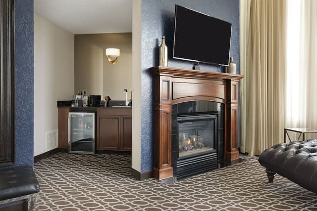 Suite, 1 King Bed, Corner