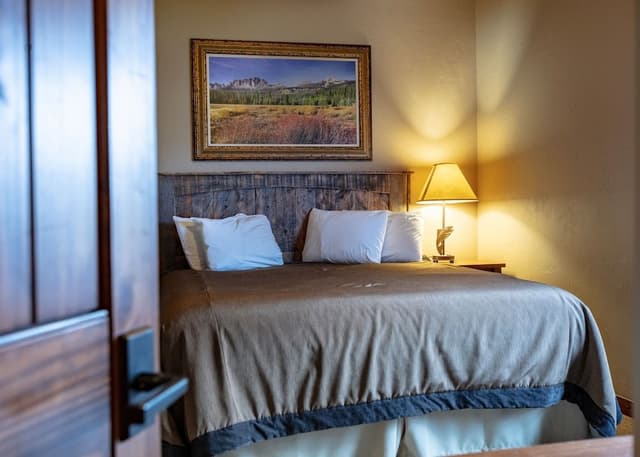 Suite King 2 Singles Non Smoking 2 person Sofa Bed