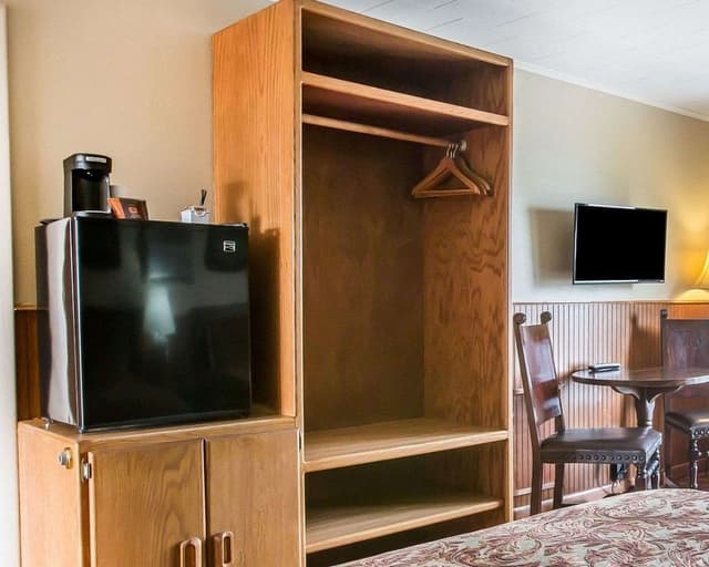 Standard Room, 2 Queen Beds, Non Smoking