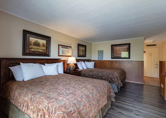Standard Room, 2 Queen Beds, Non Smoking