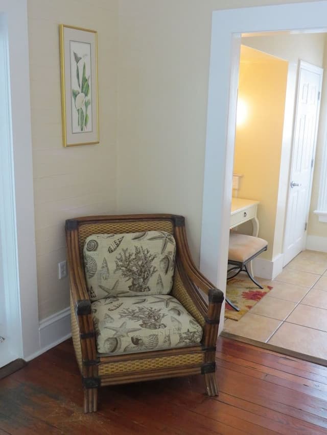 Suite, 1 King Bed (Alligator Suite 104)