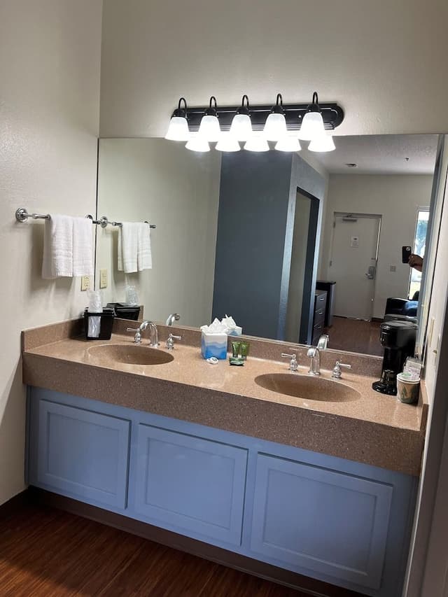 Basic Double Room, 2 Double Beds, Accessible