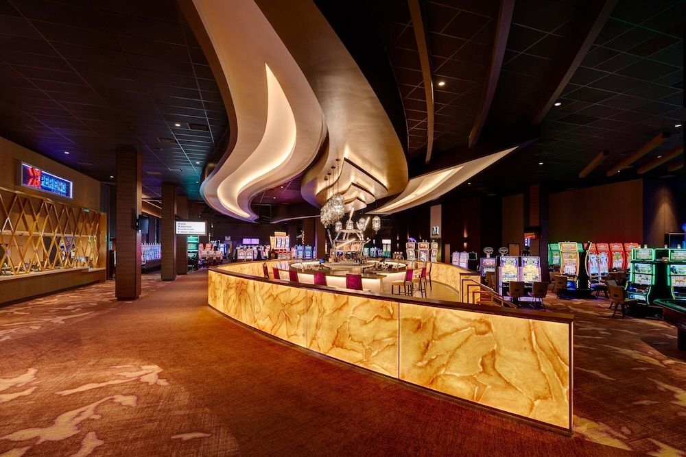 Angel of the Winds Casino Hotel2